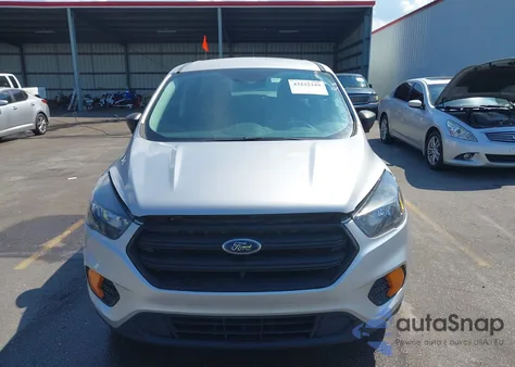2018 Ford Escape S z USA, uszkodzony, nr VIN 1FMCU0F76JUC62827
